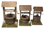 Brunnen mit Holzdach und Eimer, groß
